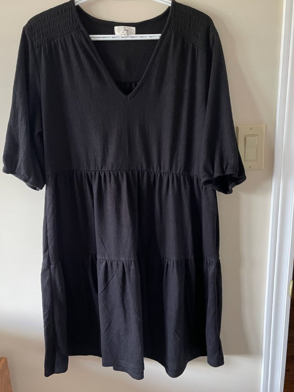 IVY  Black V-Neck Relaxed Tiered Mini Dress  Shrt Slvs Sz XL